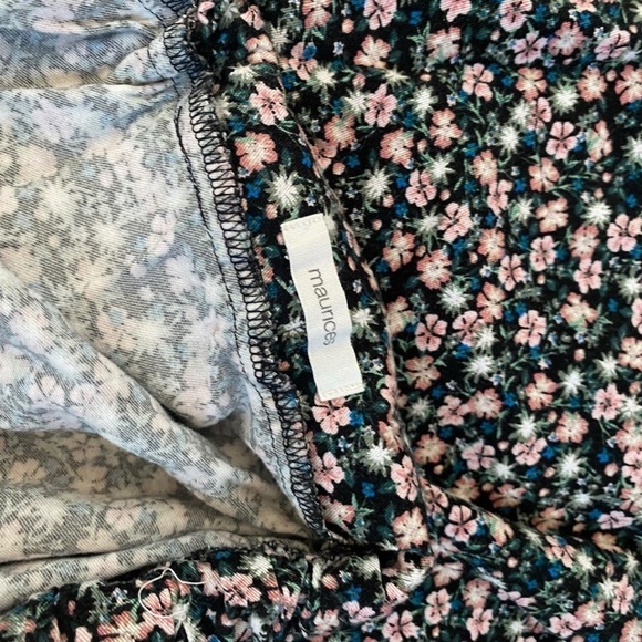 Maurices XL floral button down skirt size 18. Flowers on black background. - Picture 2 of 5